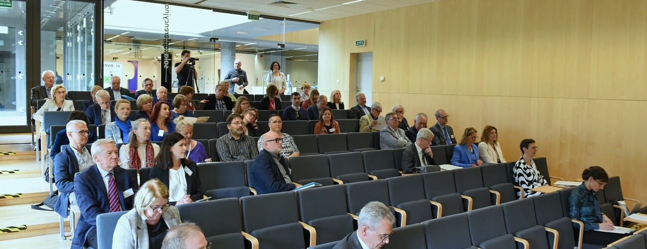 pierwsza ogólnopolska interdyscyplinarna konferencja z cyklu "Region w dialogu. Zintegrowane badania nad Ziemią Lubuską"