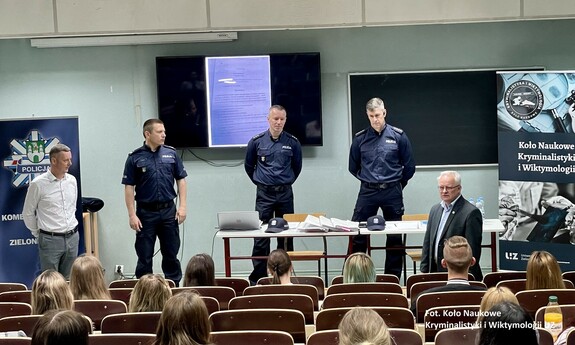 Wykład policjantów na UZ zainteresował studentów