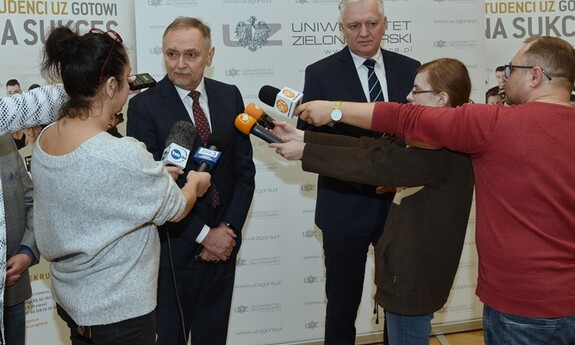 Wicepremier Jaroslaw Gowin z wizytą na Uniwersytecie Zielonogórskim. Temat przewodni spotkania: walka z koronawirusem.