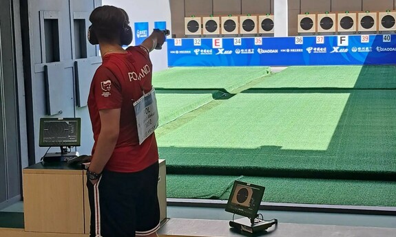 Jakub Rosa w trakcie konkurencji Psz 3x20 (źródło: Pistol Team Poland)