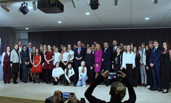 Studenci UZ ze stypendiami motywującymi Marszałka Województwa