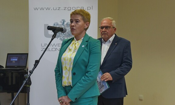 dr hab. inż. Maria Mrówczyńska, prof. UZ – prorektor ds. współpracy z gospodarką UZ, Zenon Bambrowicz, prezes Lubuskiej Izby Budownictwa; fot. K Adamczewski