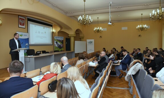 Conference on "Postsocialist currency law. Processes of convergence and differentiation in Central and Eastern Europe" at UZ