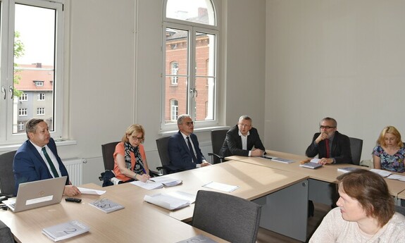 Left to right: Speeches by Prof. Andrzej Bisztyga; Prof. Martyna Łaszewska – Hellriegel; Prof. Wojciech Strzyżewski, Rector of the University of Zielona Góra; Prof. Tadeusz Stanisławski, Dean of the Faculty of Law and Administration of the University of Zielona Góra; Prof. Christof-Eric Mecke; Prof. Ewa Tuora-Schwierskott; photographer: K. Adamczewski